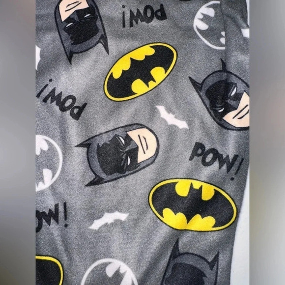 BATMAN ALL OVER PRINT KIDS PAJAMA SET SIZE 2T - Picture 5 of 7